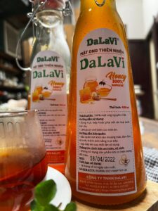 Phân biệt mật ong rừng với 6 mẹo cực chuẩn từ DaLaVi